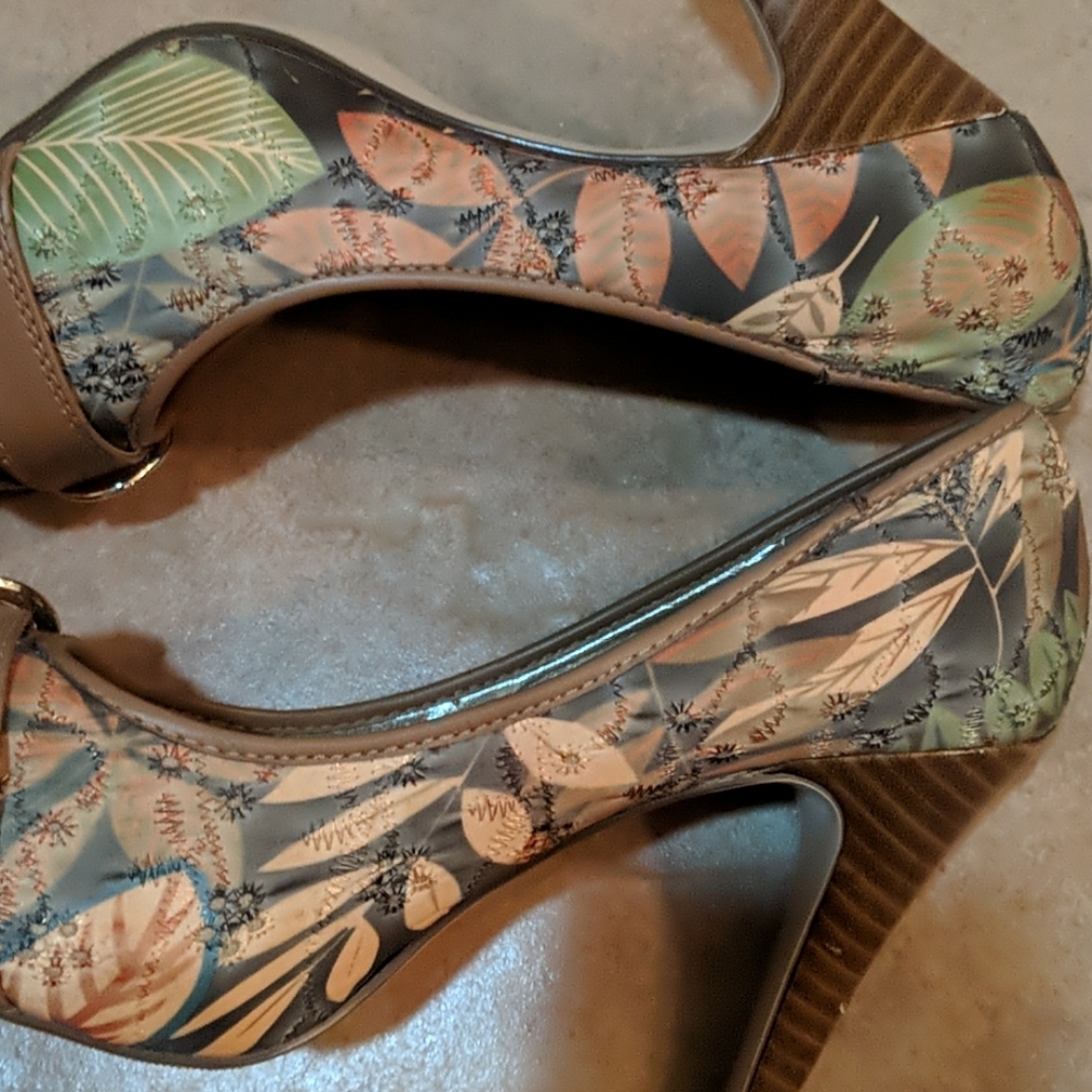 Delicious 4.5 Inch Heels - Picture 9 of 9